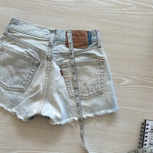 Women’s Levi’s Denim Shorts - Great condition - Intentional distress - Picture 8 of 13